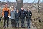 Волонтеры Арзамасской православной гимназии провели субботник по уборке памятного мемориала в селе Медынцево (фото)