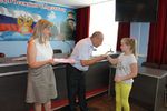 В Арзамасе полицейские наградили детей сотрудников грамотами и подарками