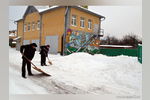 Очистка территории учреждений от снега