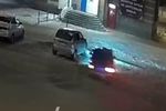 В Арзамасе любитель дрифта врезался в машину и скрылся (видео)