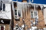 Очищение кровель многоквартирных домов от снега, наледей и сосулек обязательно