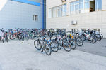 Возле проходной АО «АПЗ» появились дополнительные парковочные места для велосипедов