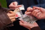 Арзамасскими дознавателями возбуждено уголовное дело по факту склонения к употреблению наркотиков