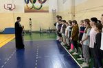 Помощник благочинного города Арзамаса благословил юных фехтовальщиков перед отъездом на всероссийский турнир