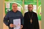 Помощник благочинного вручил Благодарственные письма педагогам Березовской школы